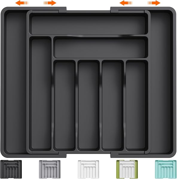 Organizador de cubiertos expandible de bambú en un cajón de cocina